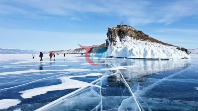 Baykal Gölü'nde Trajik Kaza: Turist Aracı Buzda Mahsur Kaldı