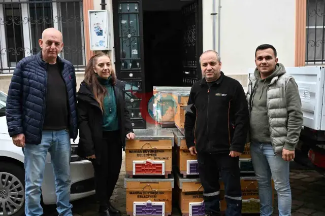 Manisa Büyükşehir Belediyesi'nden Sel Mağduru Arıcıya Kovan Yardımı