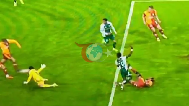 Galatasaray'ın Golü VAR'da İptal Edildi! Eski Hakemler Kararı Yorumladı