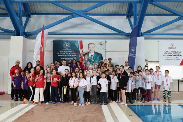 Bilecik’te Yüzme Yarışları: Küçük Sporcuların Madalya Heyecanı