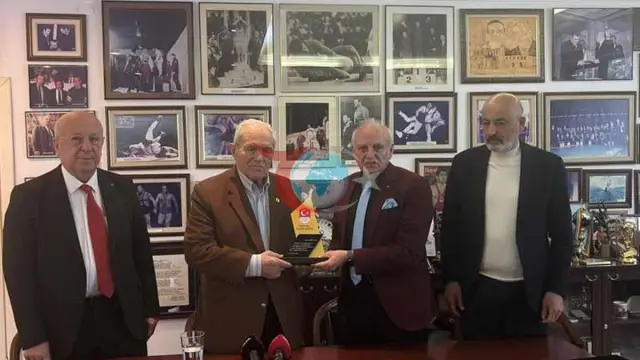 Efsane Güreşçi Ahmet Ayık'a TMOK'tan Özel Onur Ödülü