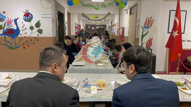 Alpu Kaymakamı Timur, Öğrencilerle İftar Sofrasında Buluştu