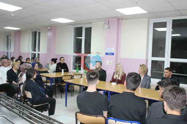 Altıntaş'ta Kaymakam Ayşegül Yıldırım Öğrencilerle İftarda Buluştu