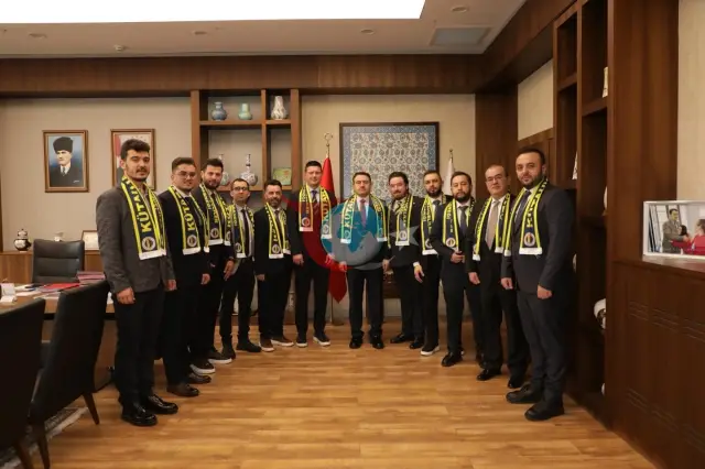 Vali Işın ve Belediye Başkanı Kahveci, Fenerbahçeliler Derneği ile Bir Araya Geldi