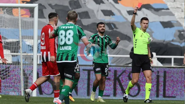 Caner Erkin'in Sözleşmesi 4 Kırmızı Kart Sonrası Feshedildi