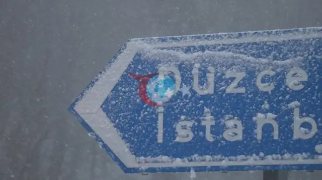Bolu Dağı'nda Kar Yağışı Ulaşımı Etkiliyor