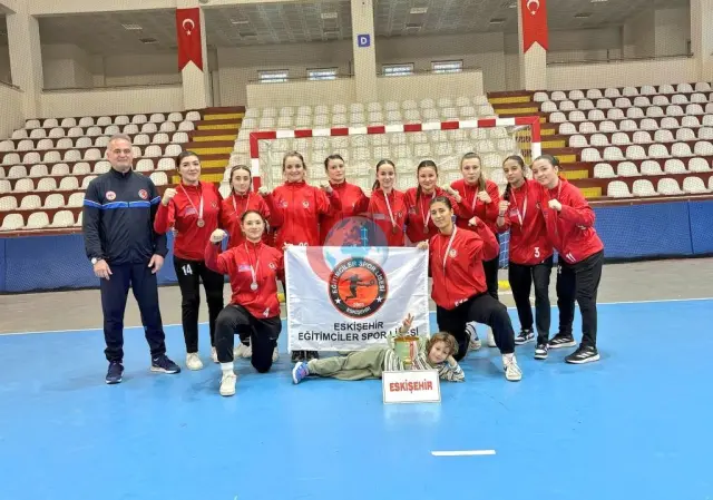 Eskişehirli Genç Kızlar Hentbol Şampiyonası’nda Büyük Başarı Elde Etti