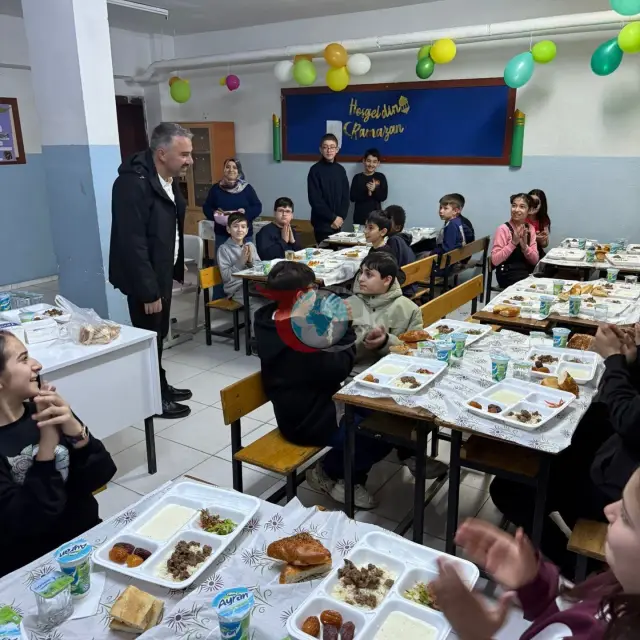 Pursaklar Belediye Başkanı Çetin, Öğrencilerle İftar Sofrasında Buluştu