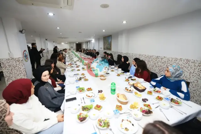 Muğla Valisi Dr. Akbıyık, Köyceğiz'de Gençlerle İftar Yemeğinde Buluştu
