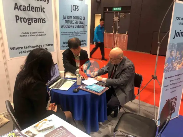 Rektör Karamustafa, Hong Kong’da Uluslararası Eğitim Zirvesine Katıldı
