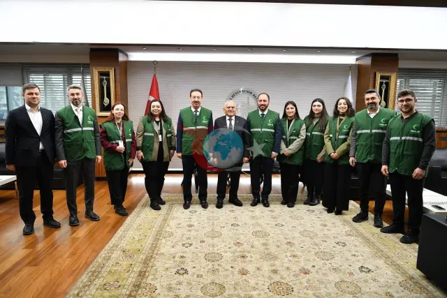 Başkan Büyükkılıç, Yeşilay Kayseri'nin Yeni Yönetim Ekibi ile Bir Araya Geldi