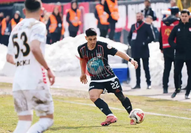 Trendyol 1. Lig'de Erzurumspor FK, Vanspor'u 3-0 Mağlup Etti