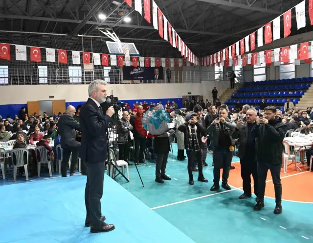 Büyükşehir Belediyesi Türkoğlu'nda İftar Sofrası Kurdu