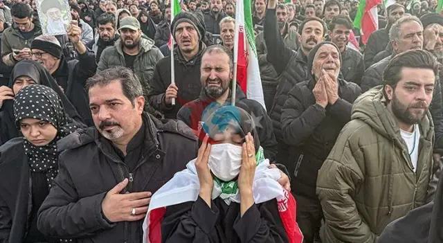İran'da Hamaney'in Ölümünün Ardından Halk Sokaklarda