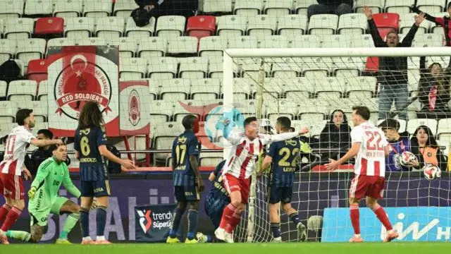 Fenerbahçe Zorlu Maçtan 1 Puanla Ayrıldı, Galibiyet Yine Gelmedi