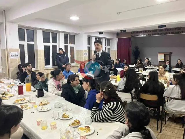 Digor Kaymakamı Ahmed Tayyib Kahraman İftar Sofrasında Gençlerle Buluştu