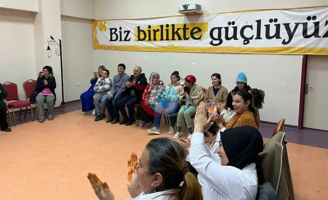 Engelsiz Yaşam Merkezi'nde Türkü Dolu Bir Gece