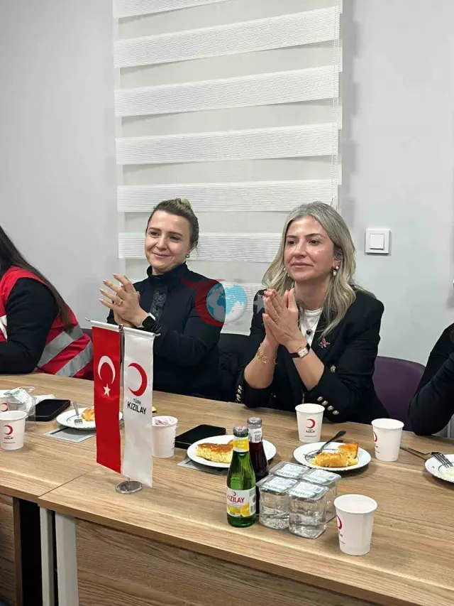 Kars'ta Kızılay'dan Üniversitelilere Sıcak İftar: 'Anne Eli' Programı