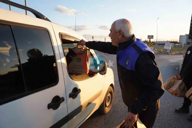 Kahta Belediyesi'nden İftar Saatinde Kumanya Desteği