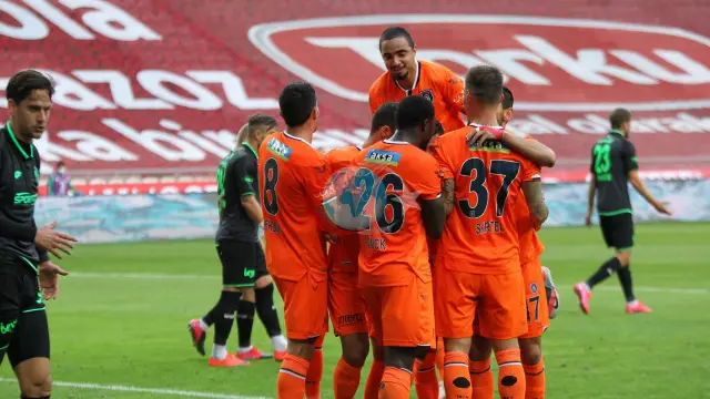 Başakşehir, Süper Lig'de Göztepe'yi Konuk Ediyor
