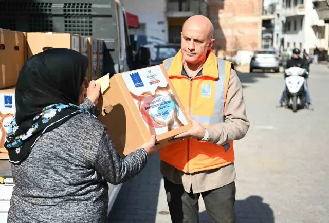 Kuşadası Belediyesi'nden Ramazan'da 3.500 Aileye Gıda Yardımı