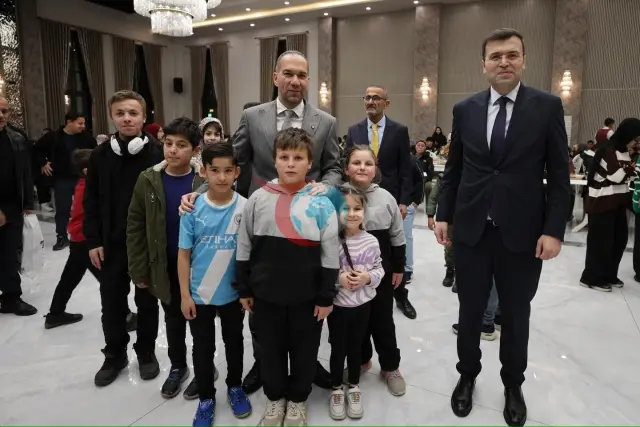 Niğde'de Yetim Çocuklar İçin Gönül Sofraları Kuruldu