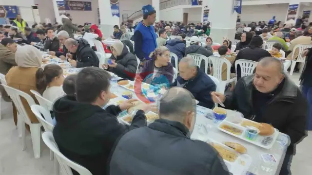 Antakya Belediyesi Ramazan Boyunca Her Gün Bin Kişiye İftar Yemeği Sunuyor