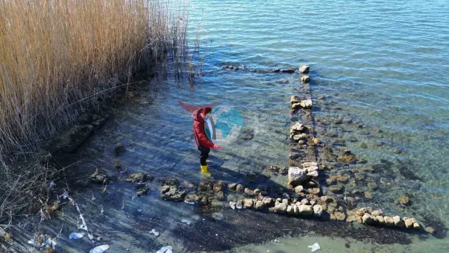 Kuraklık İznik Gölü'nde Yeni Bir Tarihi Yapıyı Ortaya Çıkardı