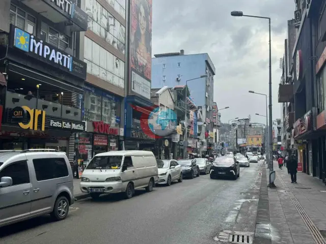 Gazipaşa Caddesi'ndeki Park Sorunu Sürücüleri Çileden Çıkardı