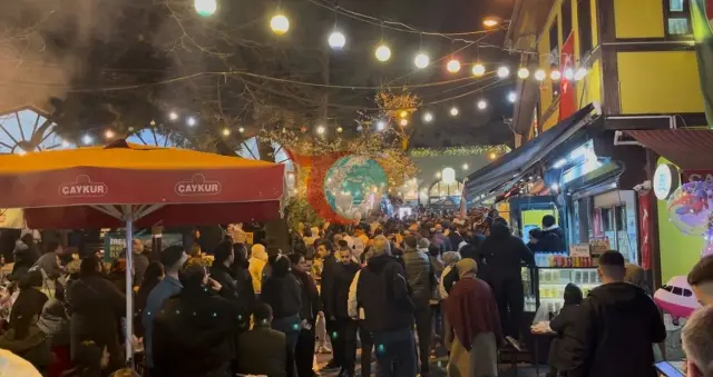 Bursa'da Tahanlı Pide ve Simit İçin Sahur Kuyruğu Kilometrelerce Uzadı