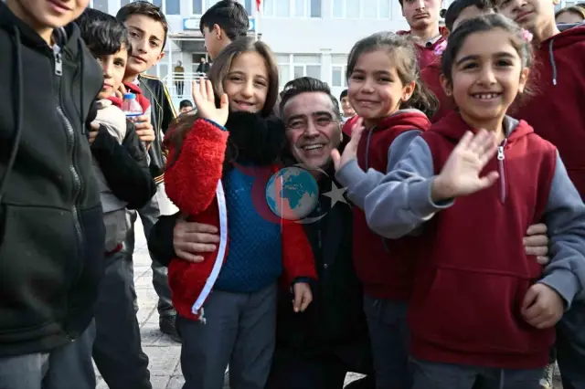 Ağrı Emniyet Müdürü Önder, Öğrencilerle Buluşarak Polislik Mesleğini Tanıtıyor