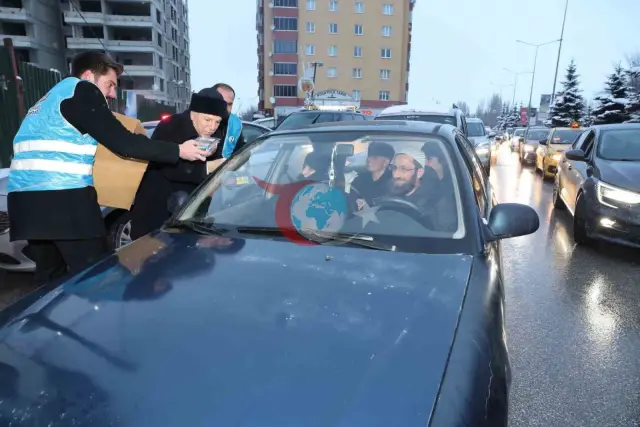 Başkan Mehmet Sekmen, 'İftara 5 Kala' Etkinliğinde İftariyelik Dağıttı