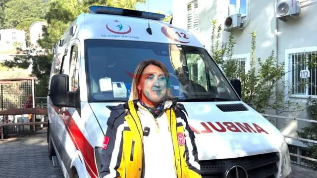 Marmaris'in İlk ve Tek Kadın Ambulans Şoförü Fatma Nur Uçar: "Önceliğimiz İnsan Hayatı"