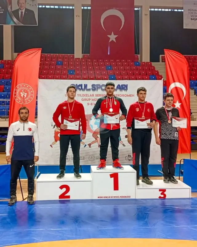 Manavgatlı Güreşçiler Niğde'de Başarıya Koştu