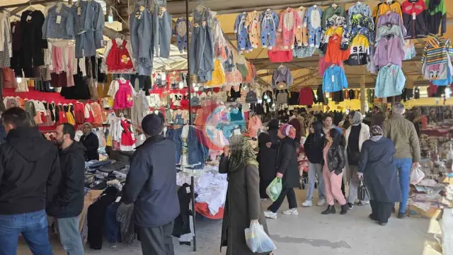 Kütahya'da Bayram Öncesi Geleneksel Pazar Yoğun İlgi Görüyor