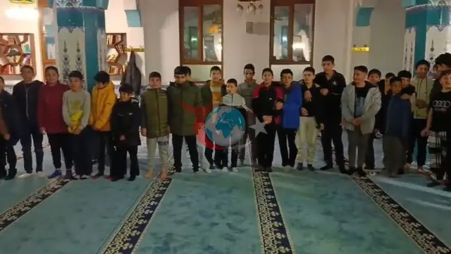 Gaziantep'te Çocuklar Camide İlahi Söyledi