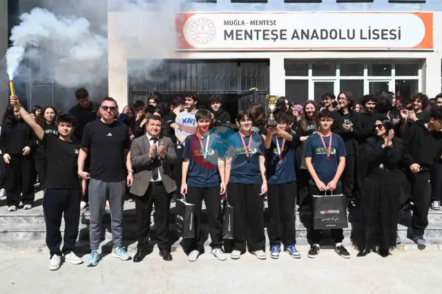 Menteşe Anadolu Lisesi'nin Masa Tenisi Başarısı Coşkuyla Kutlandı