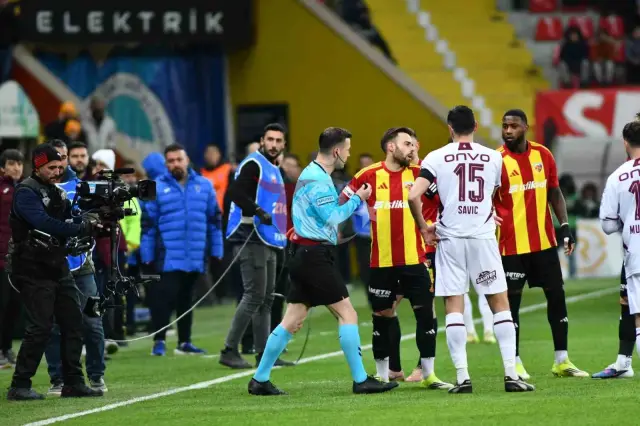 Trendyol Süper Lig: Kayserispor ile Trabzonspor Karşılaşması Devam Ediyor