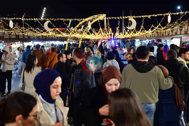 Osmangazi Meydanı'nda Ramazan Geceleri Coşkuyla Devam Ediyor