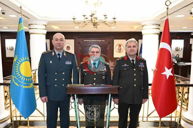 Genelkurmay Başkanı Bayraktaroğlu, Kazakistan Kara Kuvvetleri Komutanı ile Buluştu