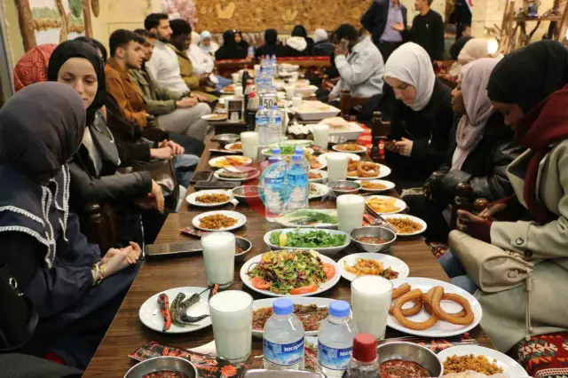 Diyarbakır Bismil Türkmenler Derneği'nden Üniversiteli Öğrencilere İftar