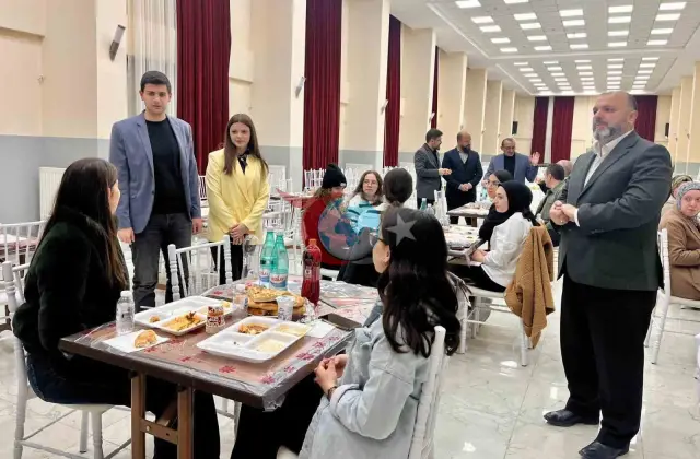 Kaymakam Teltik, Dumlupınar'da İftar Sofrasını Gençlerle Paylaştı