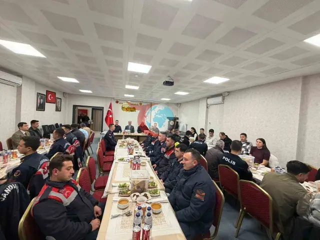 Aslanapa Kaymakamı Tosun, Güvenlik Güçleriyle İftar Yemeğinde Buluştu
