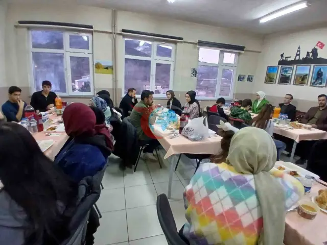 Posof Anadolu İmam Hatip Lisesi İftar Yemeği Düzenledi