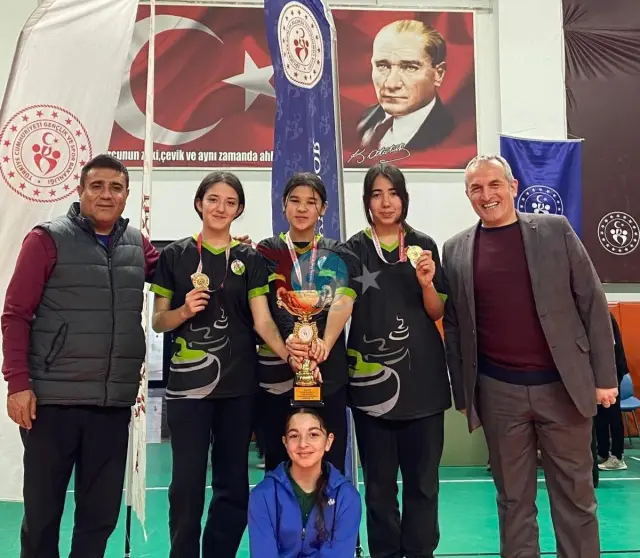 Muğla'da Toparlar Ortaokulu Kızları Floor Curling'de İl Şampiyonu Oldu
