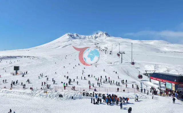Erciyes Kayak Merkezi, Ara Tatil ve Bayramda Ziyaretçilerini Ağırlıyor