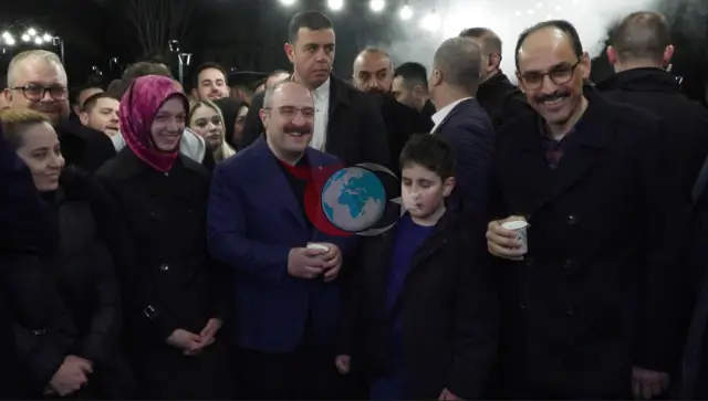 Ankara'da Sahur Buluşması: Varank ve Kalın Vatandaşlarla Bir Araya Geldi