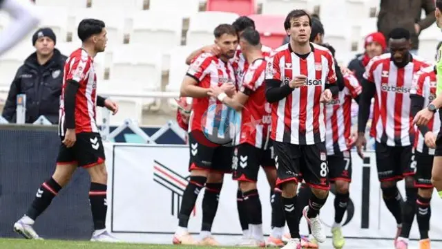 Evinde Kritik Galibiyetle Play-Off Umutlarını Canlı Tutan Efsane Takım