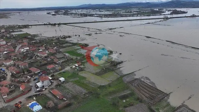 Edirne'de Tunca Nehri Kıyısında Toprak Kayması Gerçekleşti