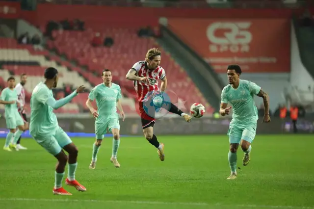 Trendyol Süper Lig'de Samsunspor İlk Yarıda Kayserispor Karşısında Üstün